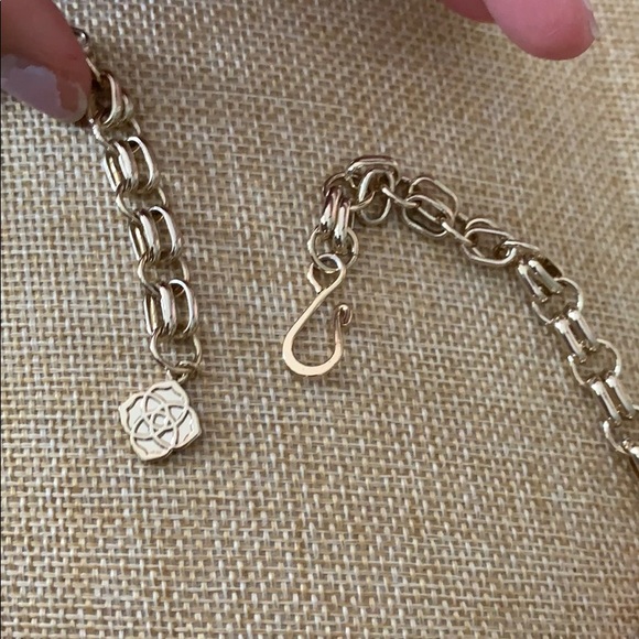 KendraScott Salmon Peach Harlow Statement Necklace - Picture 7 of 10